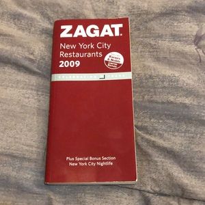 Classic ZAGAT New York City Restaurants 2009 guide in great condition, on point!